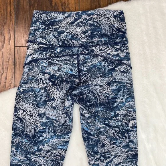Lululemon In Movement Leggings 4 Blue Gray Paisley 7/8 Athletic Gym Workout - Picture 8 of 13